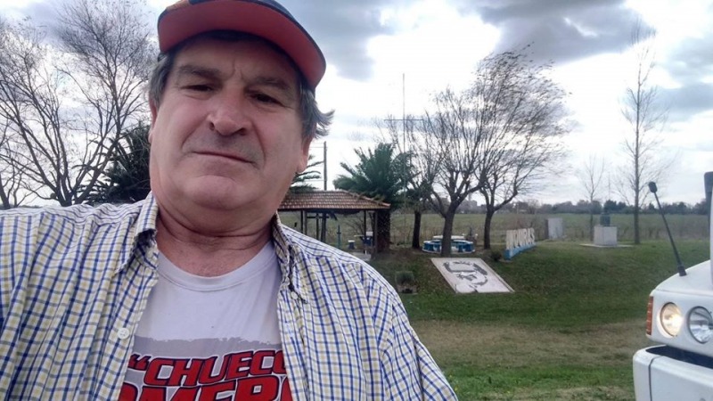 El Chueco par su camin para recordar a Roberto Mouras